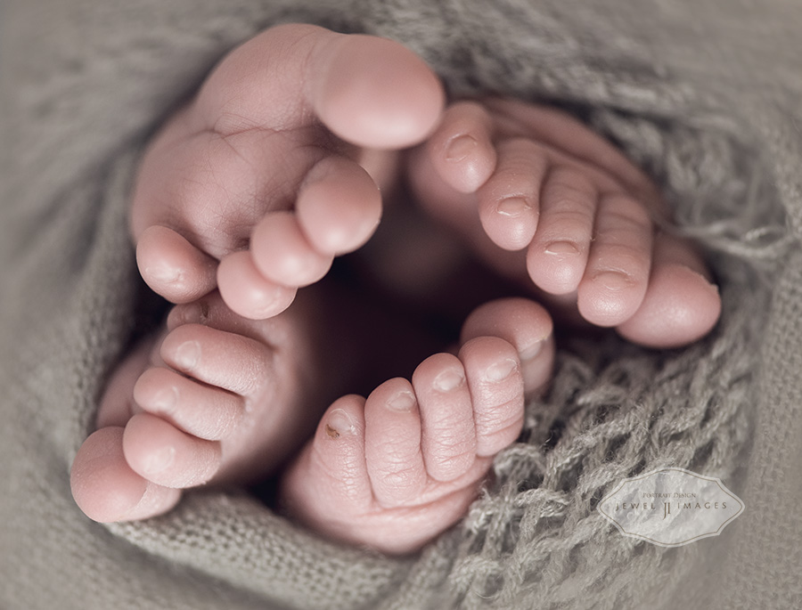 Twins Toes | Jewel Images Bend, Oregon Newborn Photographer www.jewel-images.com #newborn #photography #newbornphotographer #jewelimages