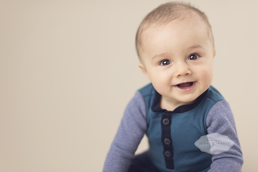 Hi there! | Jewel Images Bend, Oregon Newborn Photographer www.jewel-images.com #newborn #photography #newbornphotographer #jewelimages