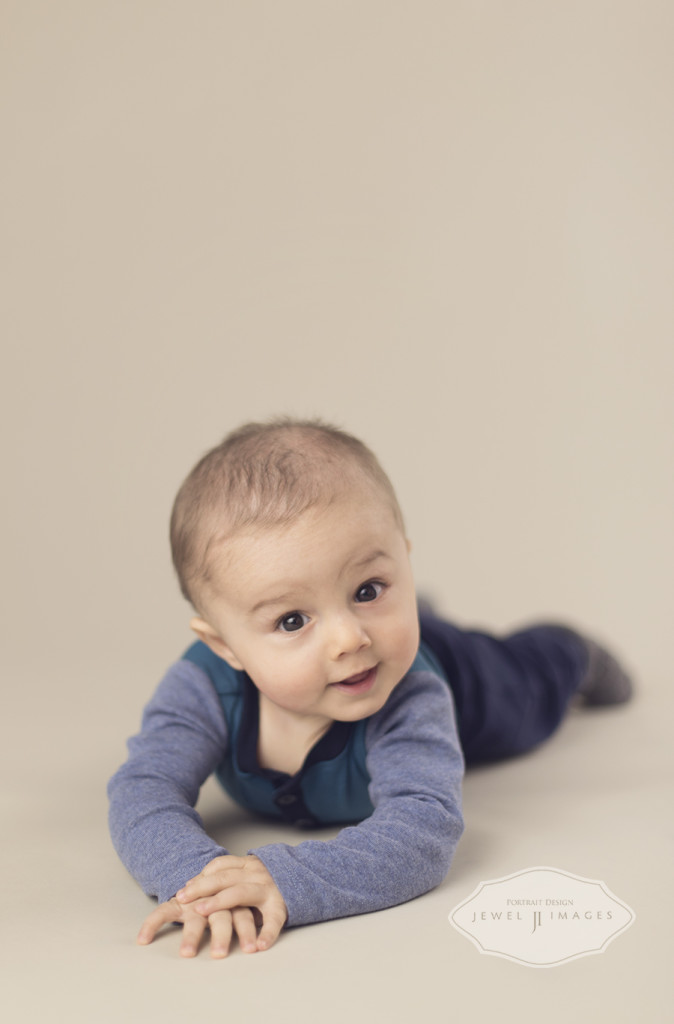 Belly time! | Jewel Images Bend, Oregon Newborn Photographer www.jewel-images.com #newborn #photography #newbornphotographer #jewelimages