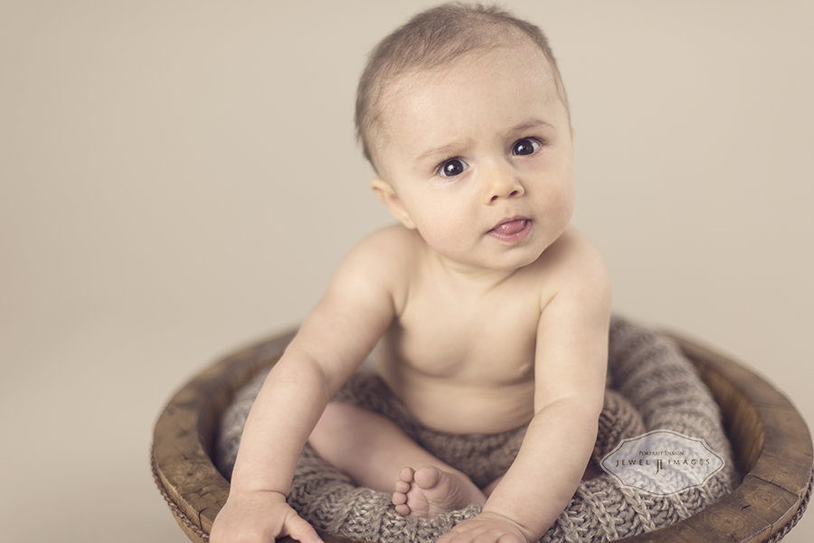 Hello!| Jewel Images Bend, Oregon Newborn Photographer www.jewel-images.com #newborn #photography #newbornphotographer #jewelimages