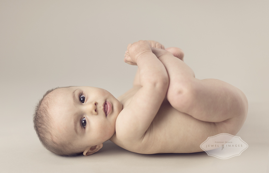 Touching toes! | Jewel Images Bend, Oregon Newborn Photographer www.jewel-images.com #newborn #photography #newbornphotographer #jewelimages