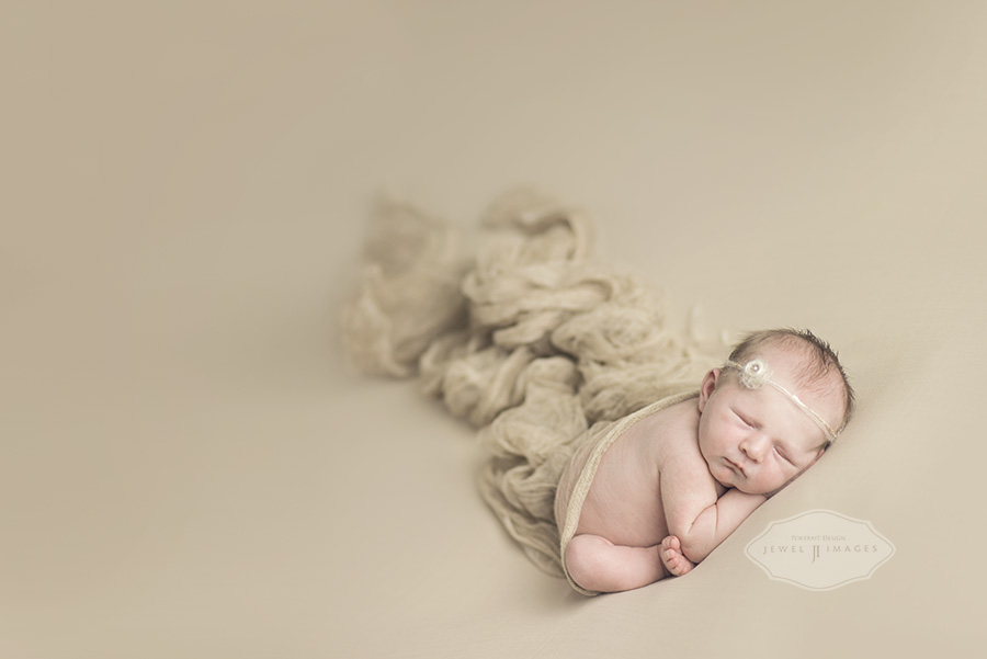 Newborn beauty | Jewel Images Bend, Oregon Newborn Photographer www.jewel-images.com #newborn #photography #newbornphotographer #jewelimages