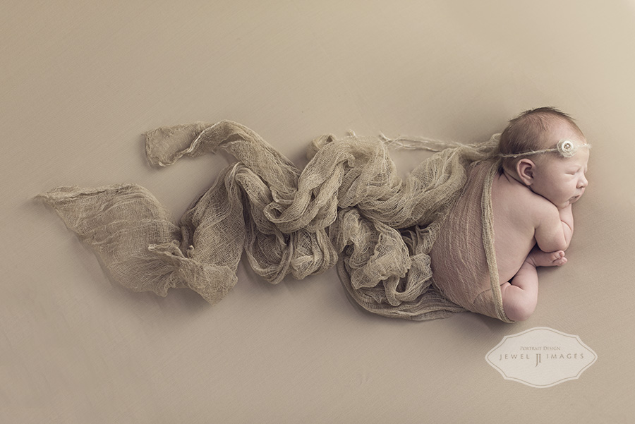 Flowing fabric. Newborn purity. | Jewel Images Bend, Oregon Newborn Photographer www.jewel-images.com #newborn #photography #newbornphotographer #jewelimages