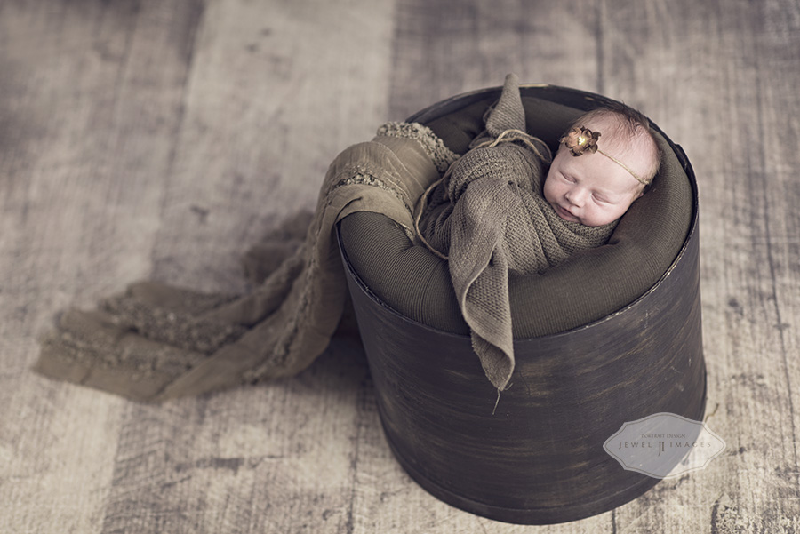 A sweet bucket shot. | Jewel Images Bend, Oregon Newborn Photographer www.jewel-images.com #newborn #photography #newbornphotographer #jewelimages