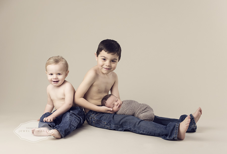 Brothers forever. | Jewel Images Bend, Oregon Newborn Photographer www.jewel-images.com #newborn #photography #newbornphotographer #jewelimages