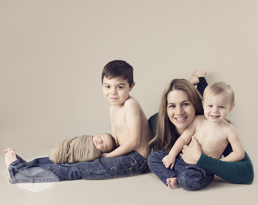 Mom’s a princess surrounded by her boys. | Jewel Images Bend, Oregon Newborn Photographer www.jewel-images.com #newborn #photography #newbornphotographer #jewelimages