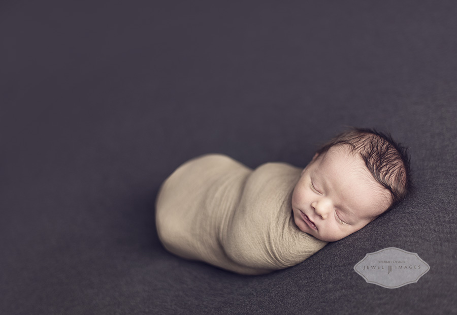 Sweetly wrapped slumber. | Jewel Images Bend, Oregon Newborn Photographer www.jewel-images.com #newborn #photography #newbornphotographer #jewelimages