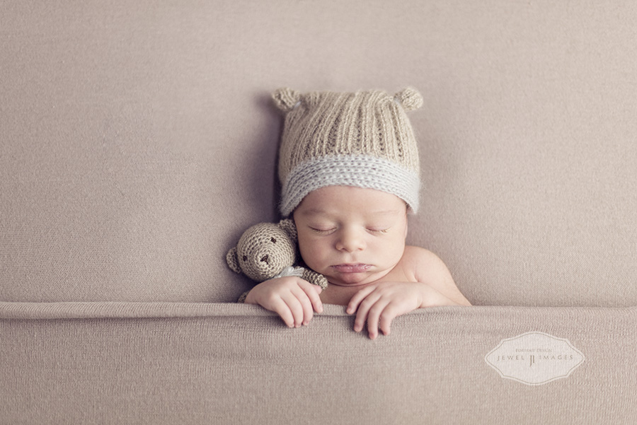 Night night newborn | Jewel Images Bend, Oregon Newborn Photographer www.jewel-images.com #newborn #photography #newbornphotographer #jewelimages