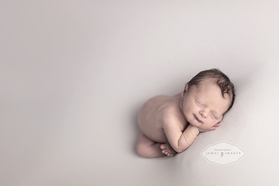 Simplicity, beautiful | Jewel Images Bend, Oregon Newborn Photographer www.jewel-images.com #newborn #photography #newbornphotographer #jewelimages