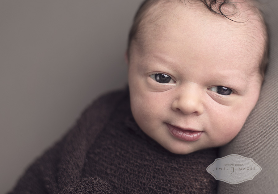 sweet smirks already | Jewel Images Bend, Oregon Newborn Photographer www.jewel-images.com #newborn #photography #newbornphotographer #jewelimages