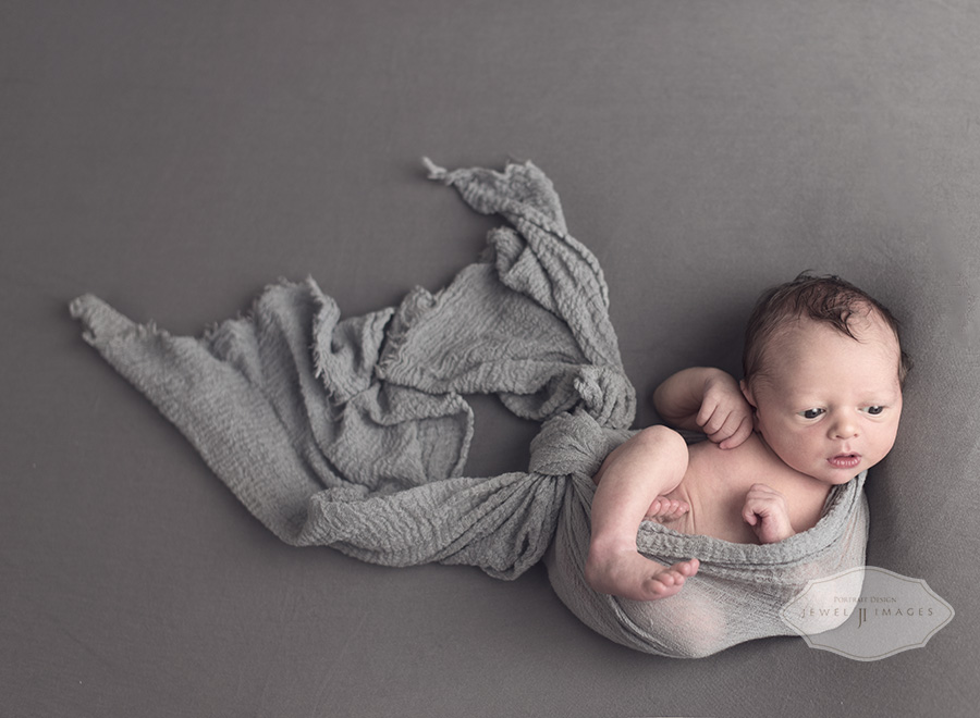 Pure sweetness, and neutral baby colors | Jewel Images Bend, Oregon Newborn Photographer www.jewel-images.com #newborn #photography #newbornphotographer #jewelimages
