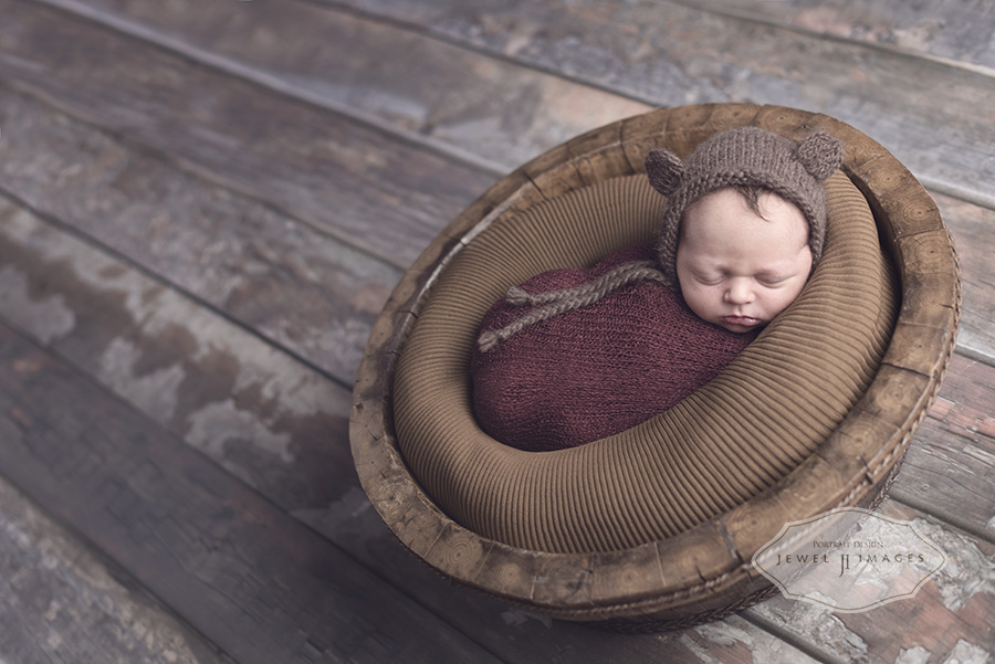 Baby wrapped so sweetly | Jewel Images Bend, Oregon Newborn Photographer www.jewel-images.com #newborn #photography #newbornphotographer #jewelimages