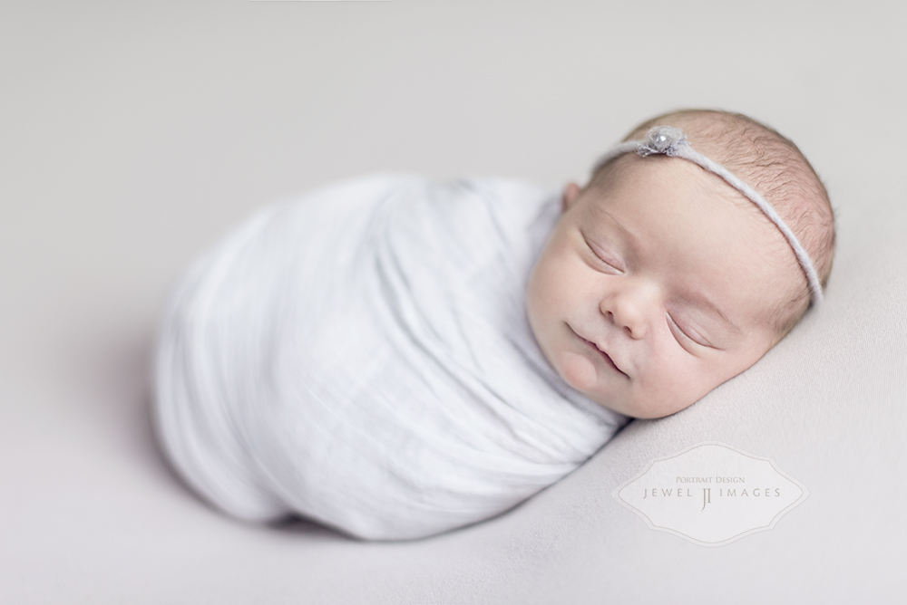 Newborn wrapped sweetly | Jewel Images Bend, Oregon Newborn Photographer www.jewel-images.com #newborn #photography #newbornphotographer #jewelimages
