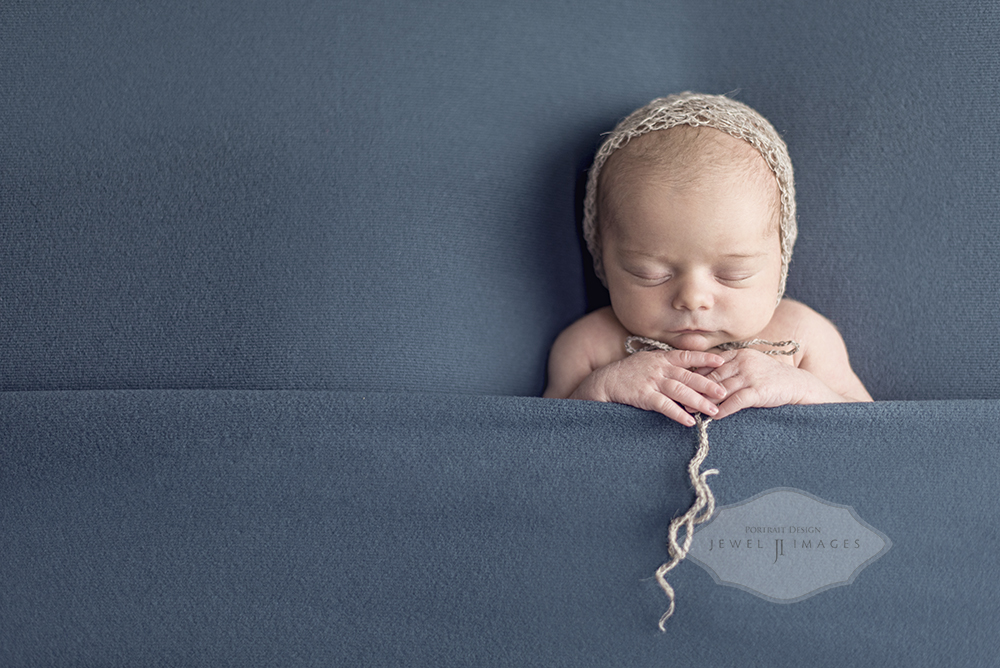 Night night newborn | Jewel Images Bend, Oregon Newborn Photographer www.jewel-images.com #newborn #photography #newbornphotographer #jewelimages
