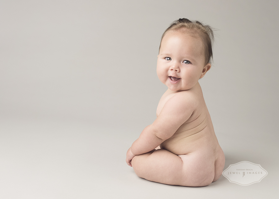 Smiles and bare bottoms! | Jewel Images Bend, Oregon Newborn Photographer www.jewel-images.com #newborn #photography #newbornphotographer #jewelimages