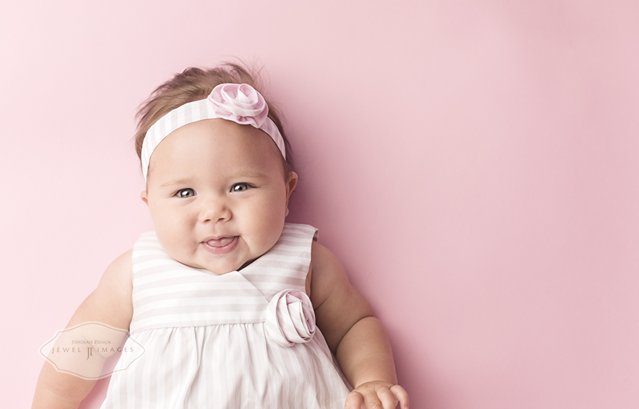 Growing up so fast! | Jewel Images Bend, Oregon Newborn Photographer www.jewel-images.com #newborn #photography #newbornphotographer #jewelimages