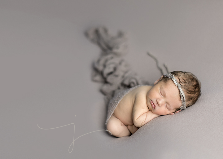 Newborn baby photo Jewel Images Julia Kelleher Bend, Oregon