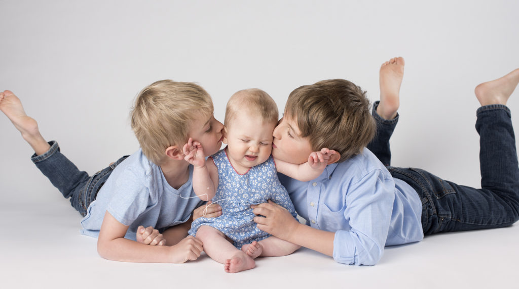 Sweet siblings in every moment | Jewel Images Julia Kelleher Newborn Photographer Bend, Oregon www.jewel-images.com