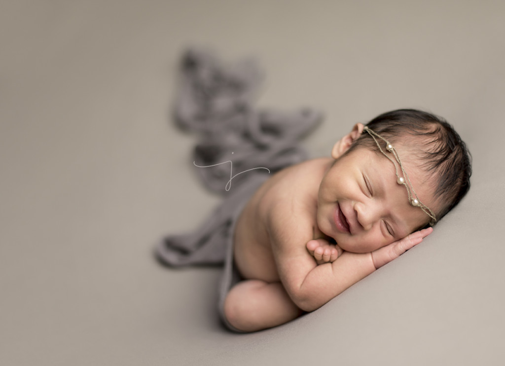 Newborn baby girl | Jewel Images Julia Kelleher Bend Oregon Newborn Photographer