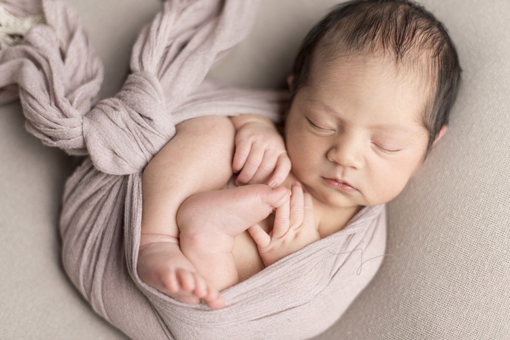 Newborn baby girl | Jewel Images Julia Kelleher Bend Oregon Newborn Photographer