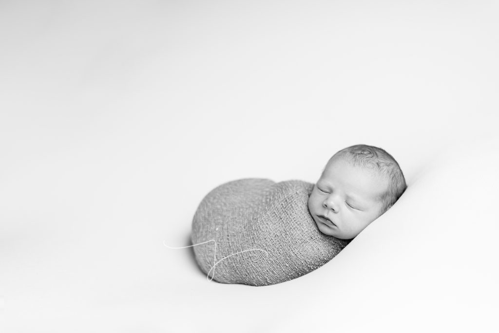 Lewis_Newborn_216BW